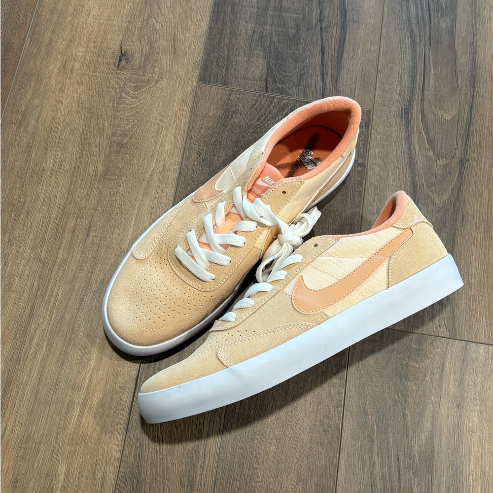 NWOT NIKE SB HERITAGE VULC “CRIMSON TINT”